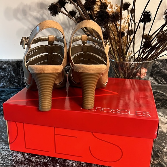 Aerosols Metallic Strappy Sandals 
— US 8 M - Picture 3 of 5